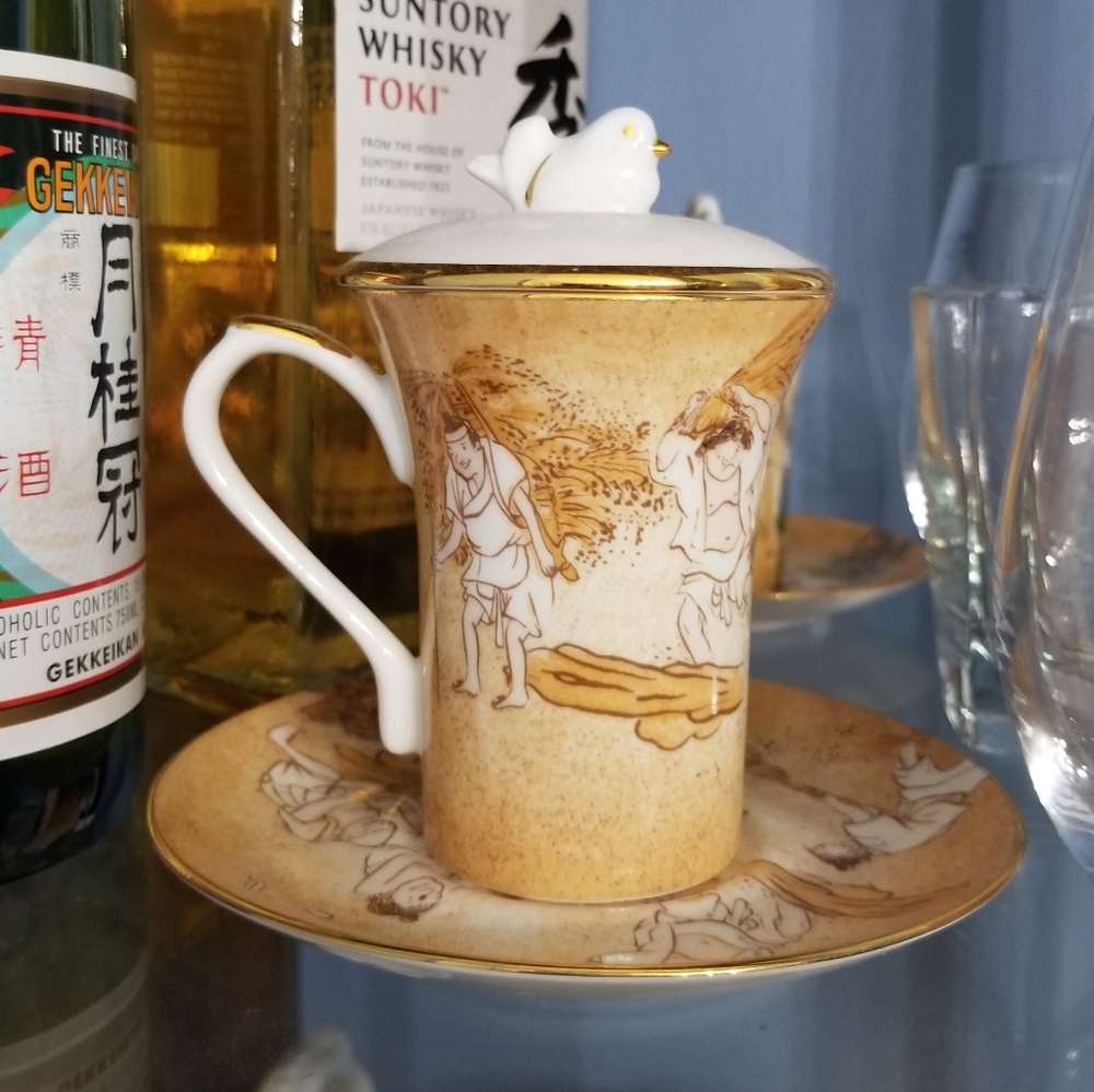 2 Oriental mugs with saucer and decorative lid